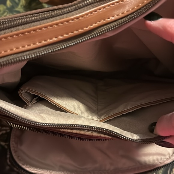 Cute purse, multiple pockets. - Picture 3 of 6